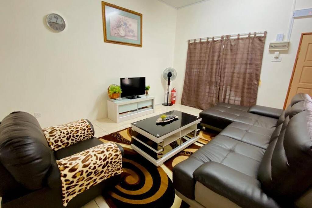 Lily Vacation Home At Cameron Highlands - 12 Pax,Free Wifi W Carporch Tanah Rata Exterior foto
